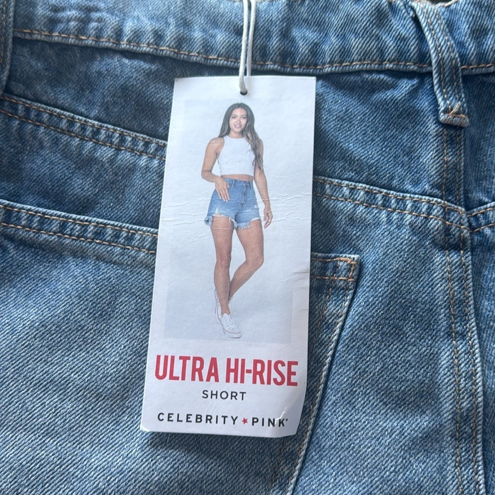 Celebrity Pink NWT Ultra High Rise frayed Shorts Size: 30 / 11 - Picture 6 of 11